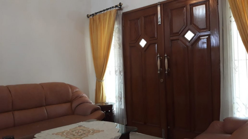 RUMAH MEGAH + FURNITURE DALAM PERUM TIRTASANI, SLEMAN