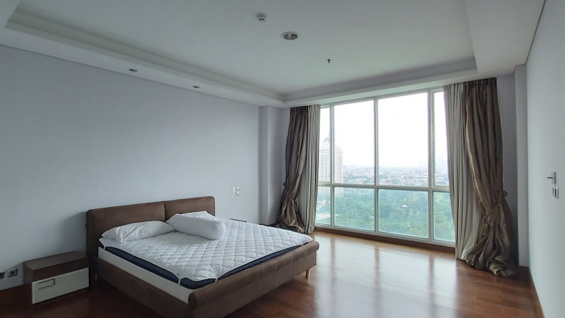 Apartemen Disewakan di Senayan City Residence, High Floor, Senayan Golf View,3 Bedrooms