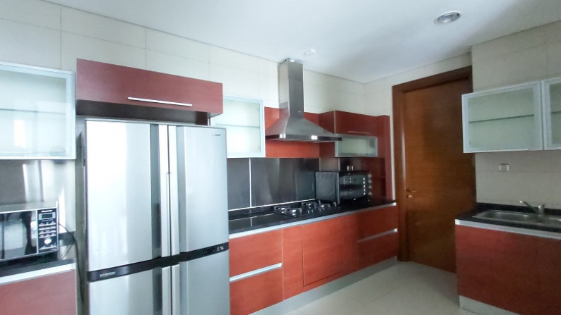 Apartemen Disewakan di Senayan City Residence, High Floor, Senayan Golf View,3 Bedrooms