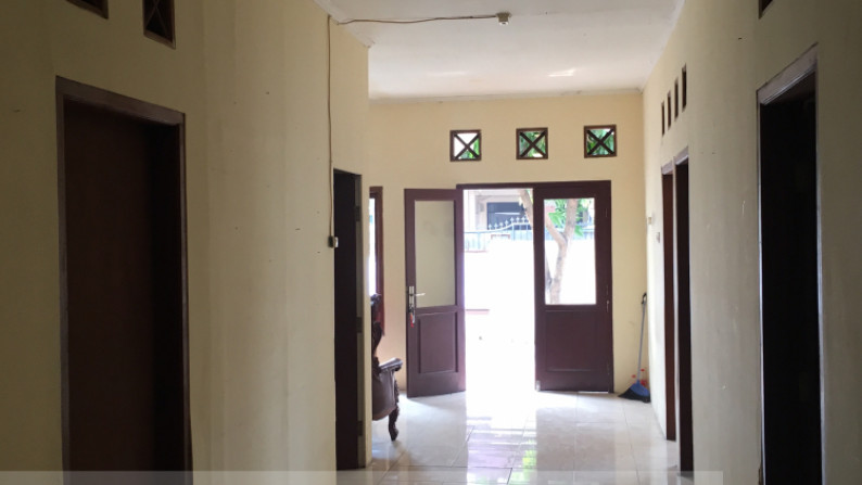 Rumah 7 kamar cocok untuk kantor/kosan di Gandaria