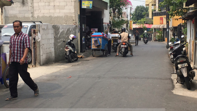 Rumah 7 kamar cocok untuk kantor/kosan di Gandaria