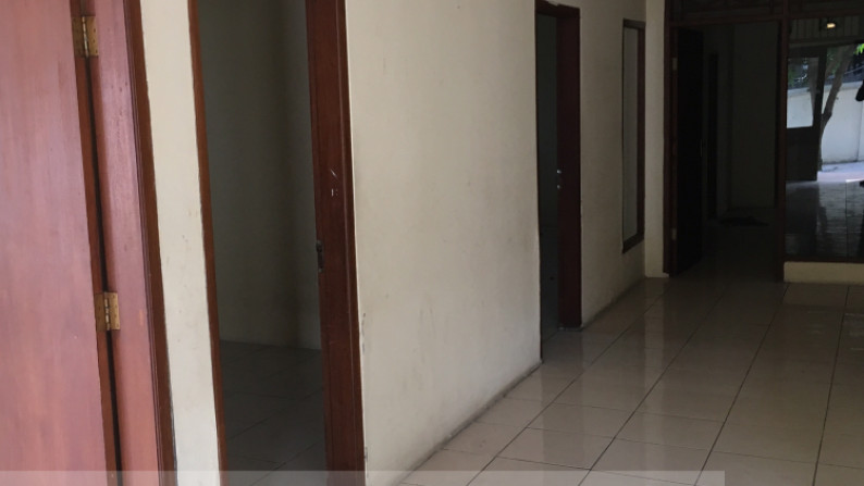 Rumah 7 kamar cocok untuk kantor/kosan di Gandaria