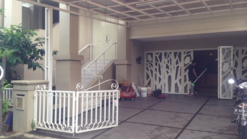 Rumah Gading Grande, Luas 8x20m2, Bagus, Rapi, Siap Huni