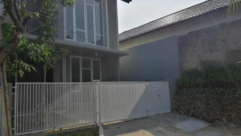 Rumah cantik siap huni di ciputat