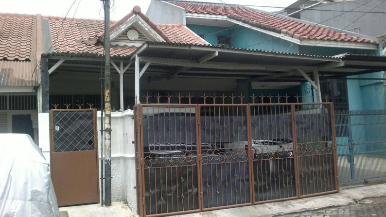 Rumah second terawat, depannya teman, keamanan terjamin 24 hour, bersih dan nyaman.