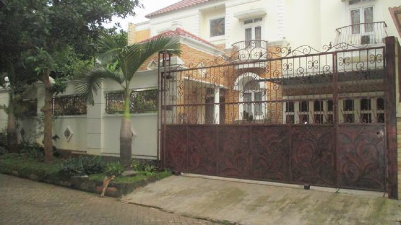 Dijual rumah besar rapih nyaman terawat, strategis lokasi depan, siap huni di Villa Melati Mas Serpong Tangerang Banten