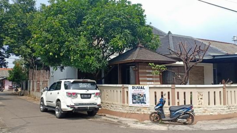 Dijual rumah di Jl. Savia Griya Loka BSD City, strategis, 5 menit ke Toll BSD, murah, siap huni.