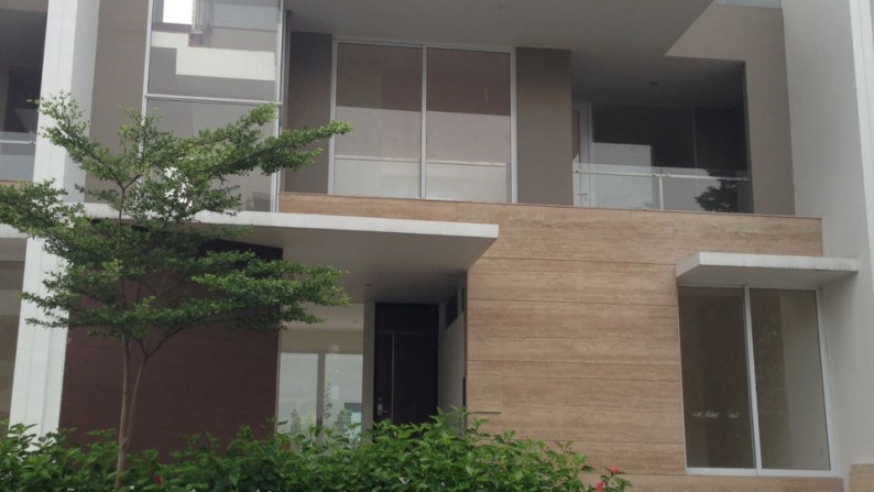 Rumah dua muka dijual di Citra Garden 6, cluster Fine Home, Jakarta Barat.