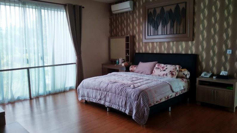 Rumah dua muka, dijual, kondisi seperti baru, include furniture, di Citra Garden 6, Jakarta Barat.