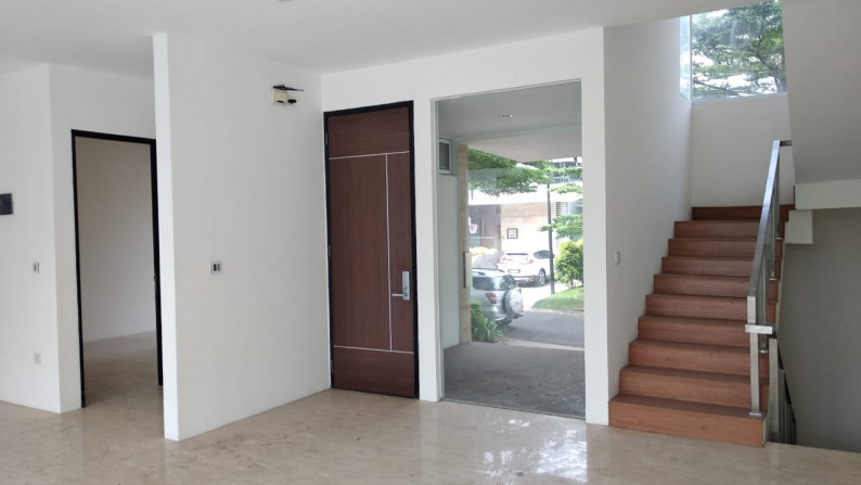 Rumah dua muka dijual di Citra Garden 6, cluster Fine Home, Jakarta Barat.