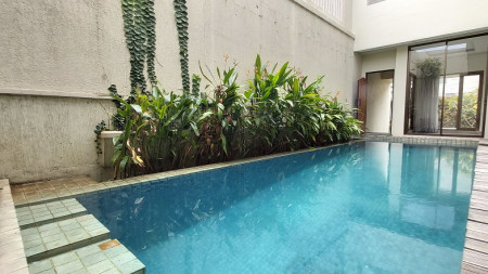 Townhouse Disewakan di Kemang, Jakarta Selatan, Private Swimming Pool, Semi Furnsihed, 3 Bedroom