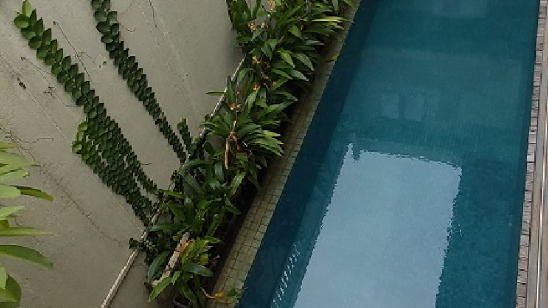 Townhouse Disewakan di Kemang, Jakarta Selatan, Private Swimming Pool, Semi Furnsihed, 3 Bedroom