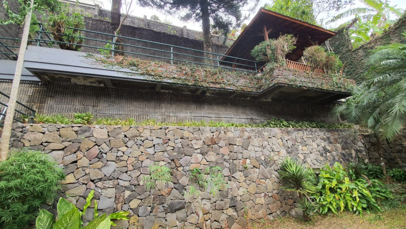 Rumah Luas di Cipaku Indah Bandung