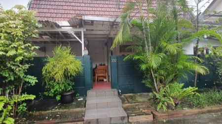 Dijual Rumah Asri Komplek Strategis Cinere.