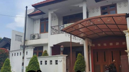 Dijual Rumah Cantik Dalam Komplek Cirendeu