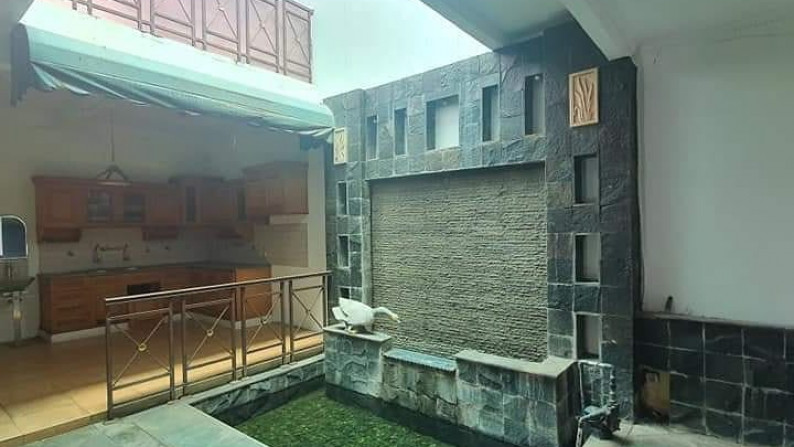 Dijual Rumah Cantik Dalam Komplek Cirendeu