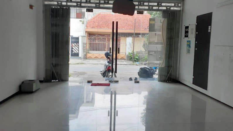 Sewa Ruko 3 Lantai, Strategis, Nol Jalan Raya, Ramai, Siap Pakai, sewa min 2 th