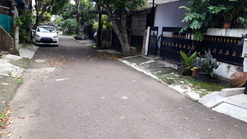 rumah siap huni row jalan besar di Griya Loka