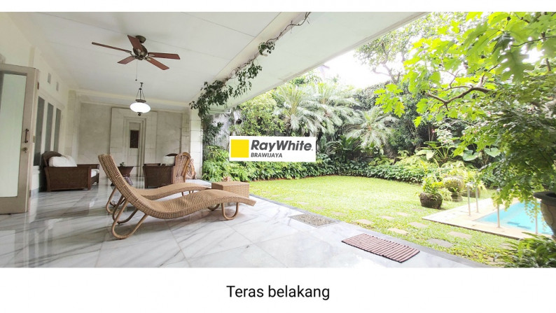 Rumah di Ragunan, Pasar Minggu, Jakarta Selatan, Private Pool, Halaman Luas, Semi Furnished