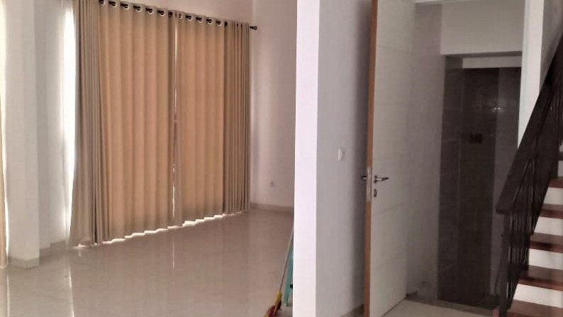 Rumah dijual diGreen Lake City, Cipondoh, Tangerang *0007-JOH*