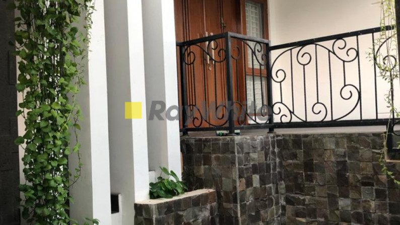 Rumah Baru Semi Furnished di Pejaten, Jakarta Selatan.