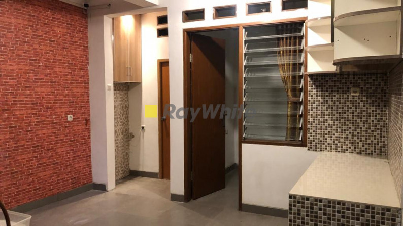 Rumah Baru Semi Furnished di Pejaten, Jakarta Selatan.