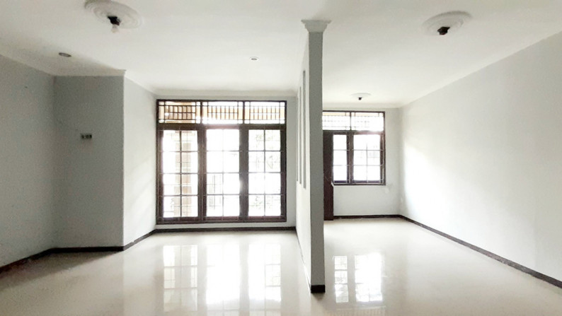 Rumah Modern Klasik luas 160m harga 70 Jt/Thn di Kawasan Sektor 9 Bintaro Jaya