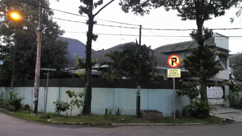 Rumah Hoek Di Panglima Polim, Jakarta Selatan