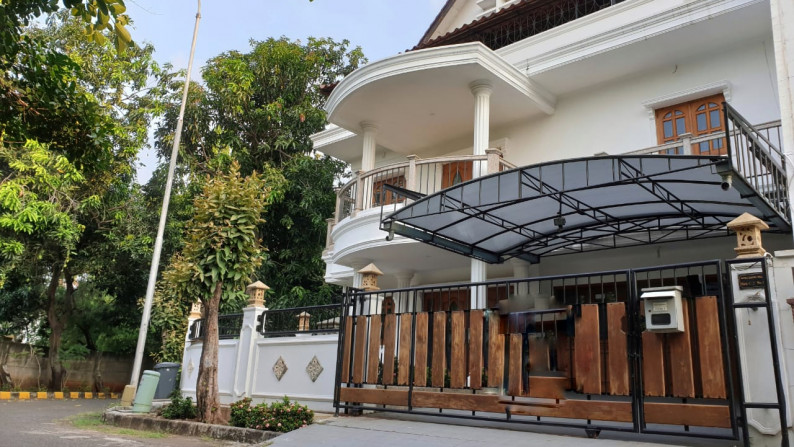 Rumah 3-1/ 2 Lantai Kusen Kayu Jati,  Mitra Gading Villa, Luas 12x15m2