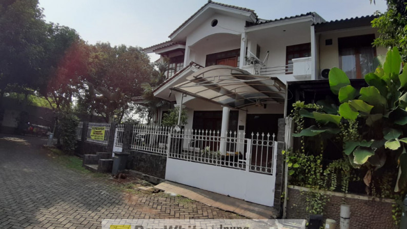 Rumah HOEK Semi Furnished di Rempoa Indah