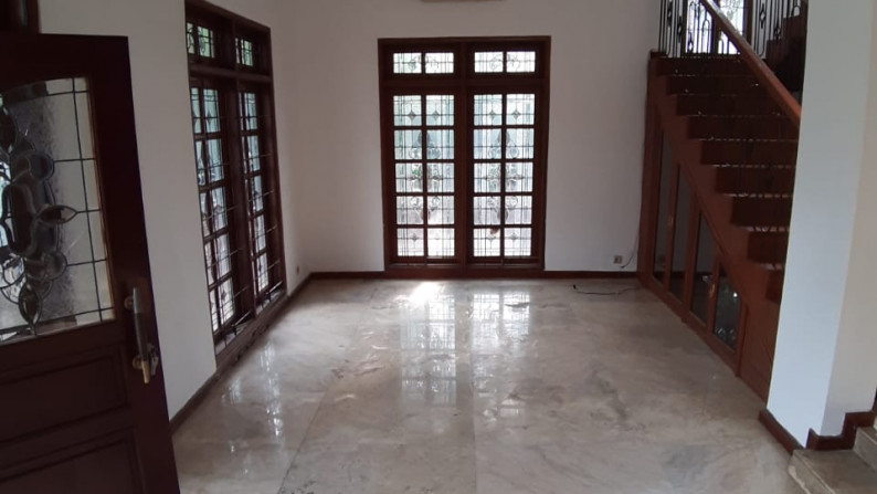 Rumah HOEK Semi Furnished di Rempoa Indah