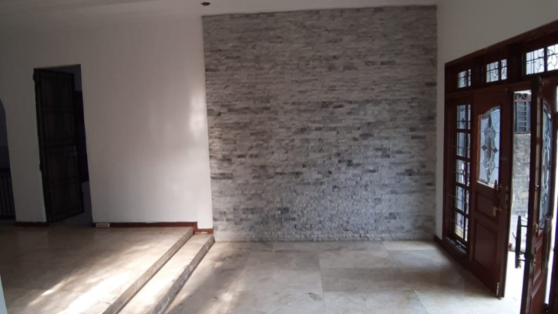 Rumah HOEK Semi Furnished di Rempoa Indah