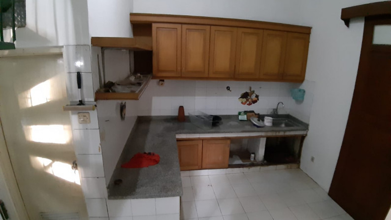 Rumah HOEK Semi Furnished di Rempoa Indah