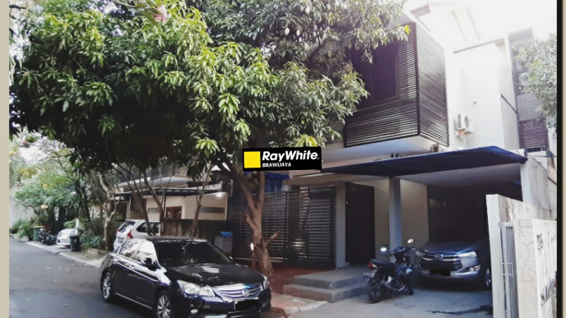 Townhouse di Cipete Utara, Kebayoran Baru, Jakarta Selatan, Dalam Cluster, Siap Huni, Hadap Timur, SHM