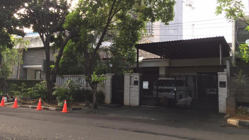 Rumah bagus dan sangat terawat di area elit kebayoran baru di Senopati, Jakarta selatan