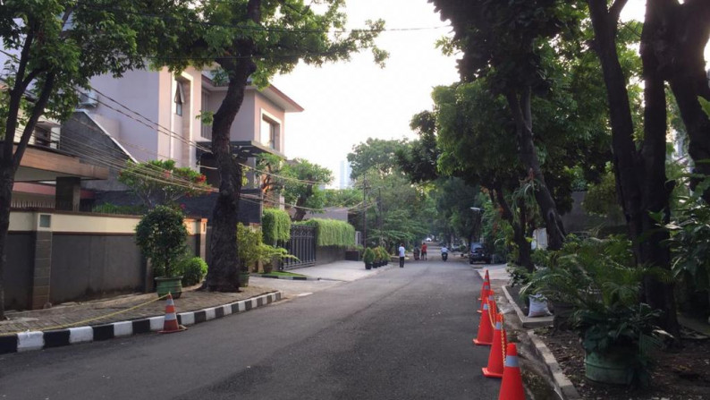 Rumah bagus dan sangat terawat di area elit kebayoran baru di Senopati, Jakarta selatan