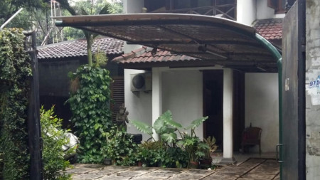 Dijual Rumah Lokasi Strategis Di Pinggir, Jalan Simprug Kebayoran Baru