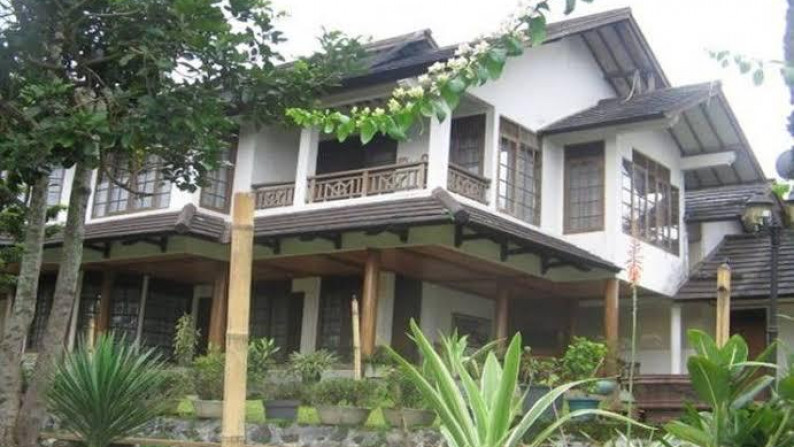 Dijual Villa Cantik Ada Kolam Renang di Ciwaruga Setiabudi Kota Bandung