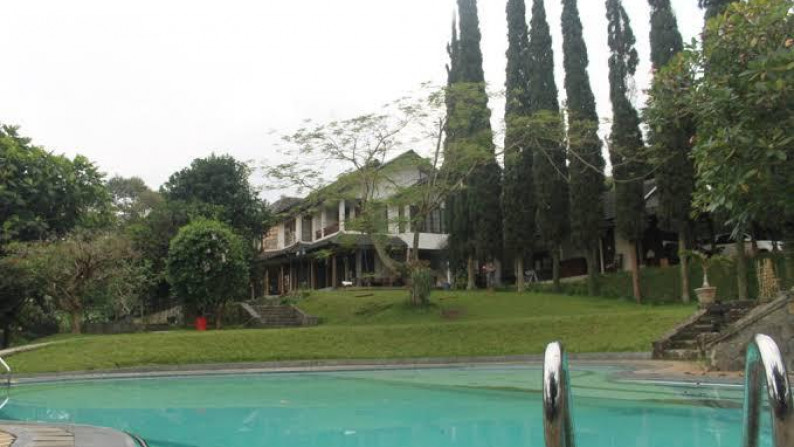 Dijual Villa Cantik Ada Kolam Renang di Ciwaruga Setiabudi Kota Bandung