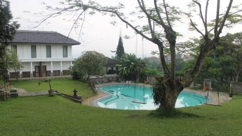 Dijual Villa Cantik Ada Kolam Renang di Ciwaruga Setiabudi Kota Bandung