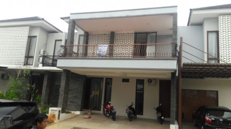 Rumah Nyaman dan Siap Huni di Kawasan Cluster Discovery, Bintaro