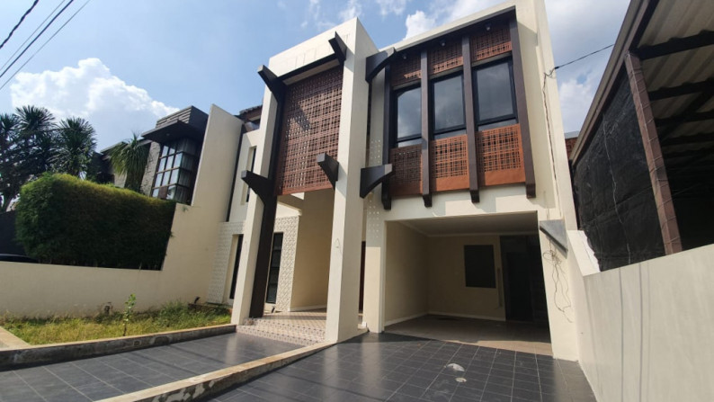 RUMAH UNIK DALAM CLUSTER DI CILANDAK