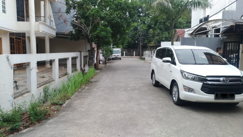 Rumah Hoek Di Puspa Gading