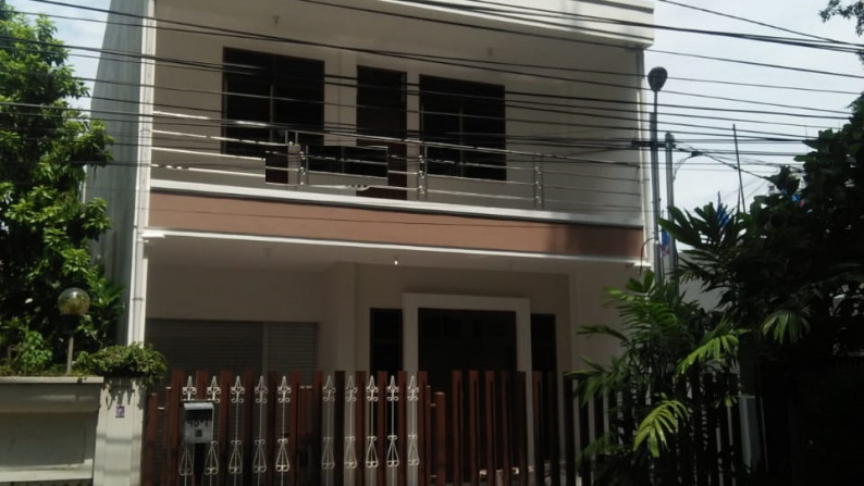 Rumah 2 lantai SHM jalan Sumatra