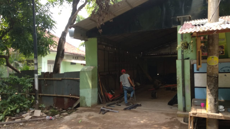 Rumah + Tanah Luas di Daan Mogot (Sangat dekat dgn Jalan Raya) #AR