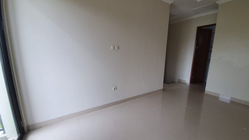 Dijual Rumah Modern Minimalis Dalam Townhouse Posisi Terdepan, Pondok Labu