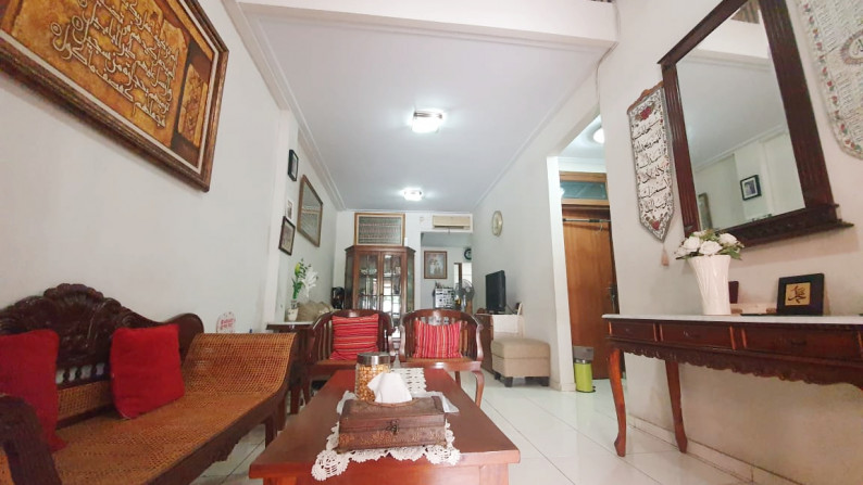 Rumah Cantik di Lebak Bulus, Jakarta Selatan