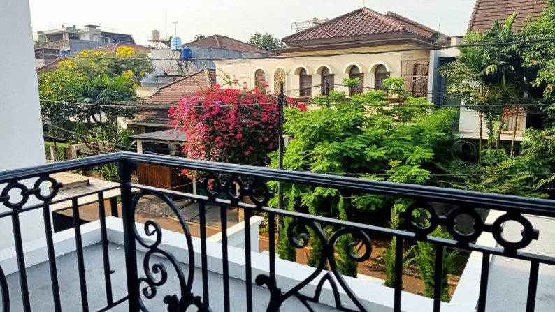 Rumah Klasik Mewah di Pondok Indah