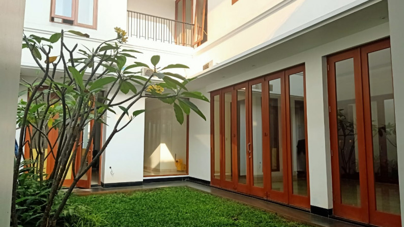 Rumah Semi Furnished di Pondok Indah, Jakarta Selatan