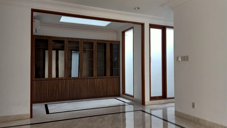 Rumah Semi Furnished di Pondok Indah, Jakarta Selatan